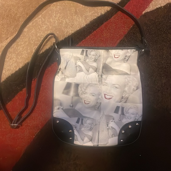 ⭐️⬇️ Marilyn Monroe bag - Picture 4 of 7